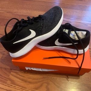 Nike Women’s Flex Contact Shoes